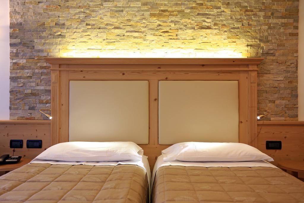 Hotel Ladina Campitello di Fassa Room photo